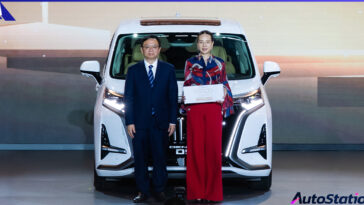 BYD มอบ DENZA D9